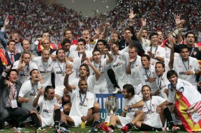 包含赛地聚焦：英超转会期热度飙升，塞维利亚门线救险，目标明确，赛程密集仍需轮换的词条-九游体育APP